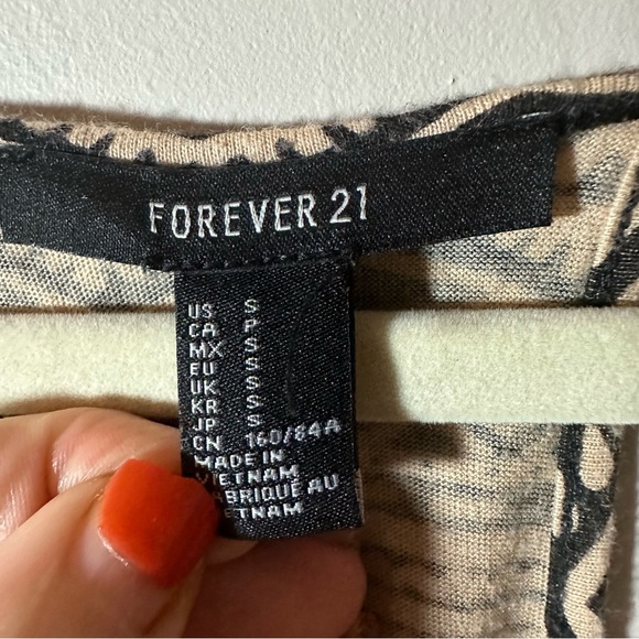 Forever 21 Black and White/Cream Geometric Patterned Boho Maxi Dress Size Small - Picture 5 of 7